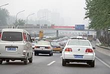 VW-Fahrzeuge gehören im großen Stil zu Pekings Straßenbild. Foto. auto-reporter.net